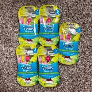 BRAND NEW!! PACKS OF VENUS RAZORS!!